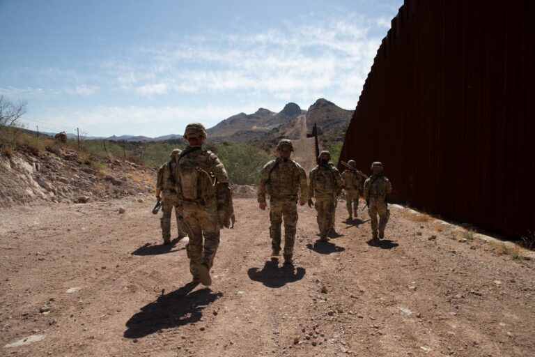 Mueren siete soldados paquistaníes en choques con fuerzas afganas en la frontera