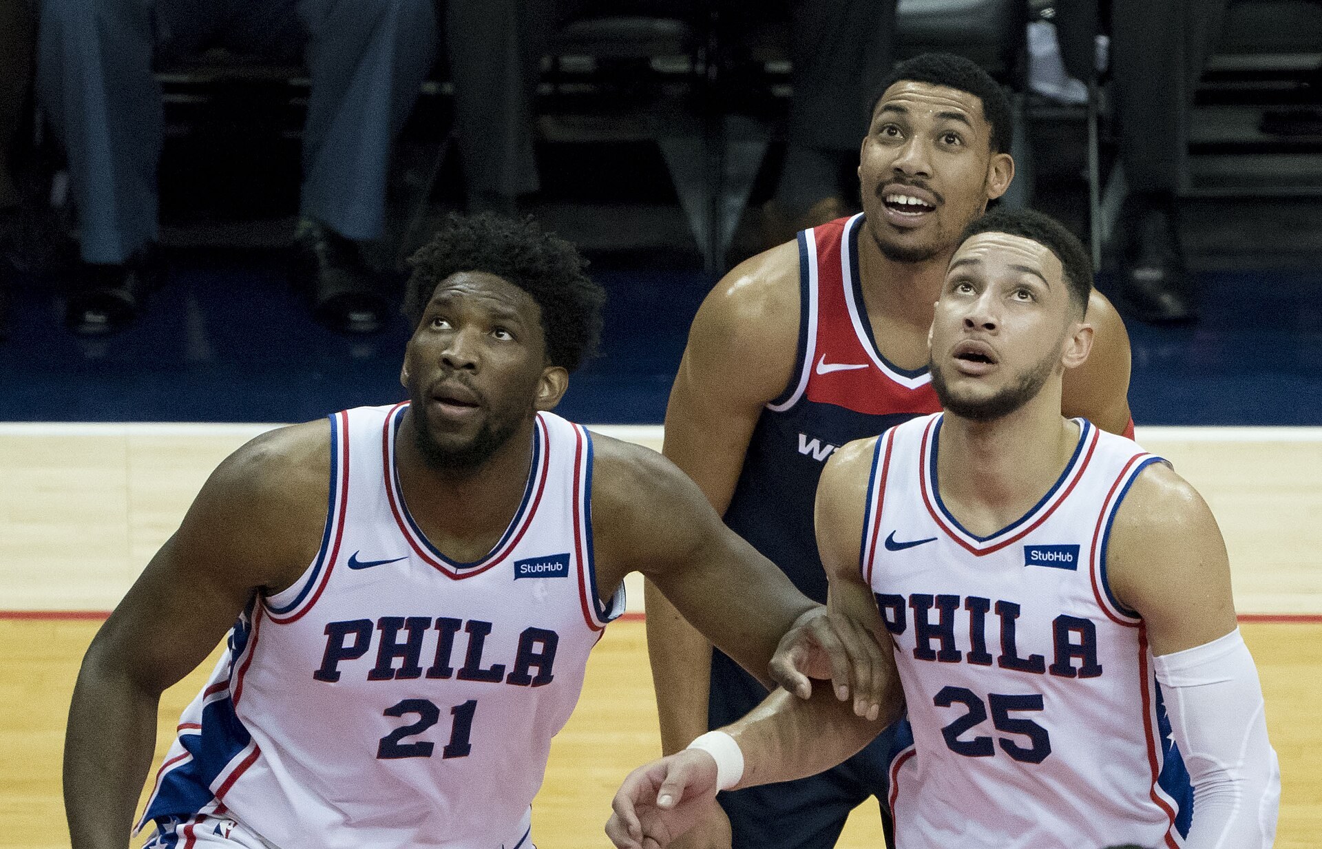 Los 76ers remontan 29 puntos y vencen 114-106 a Cleveland en una noche de locura en la NBA