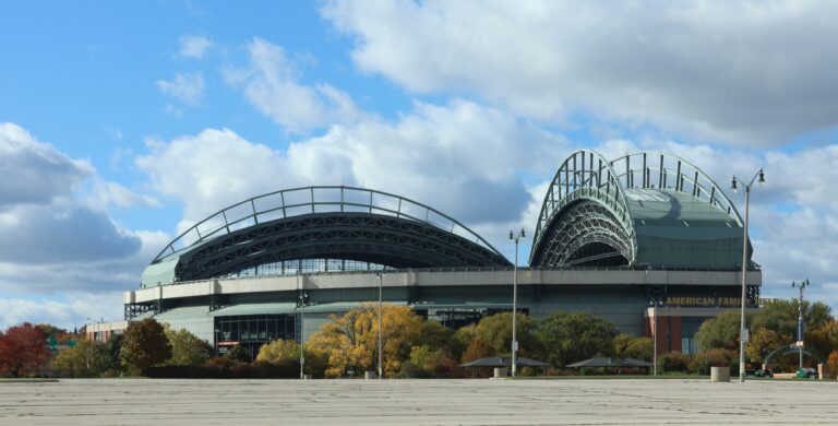 Milwaukee remonta ante Tampa Bay y se pone 2-0 en la Serie Mundial