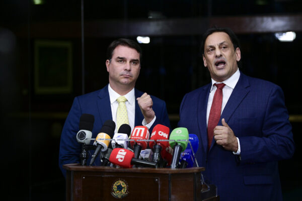 Supremo de Brasil ordena investigar posible financiación extranjera de la campaña de Flávio Bolsonaro