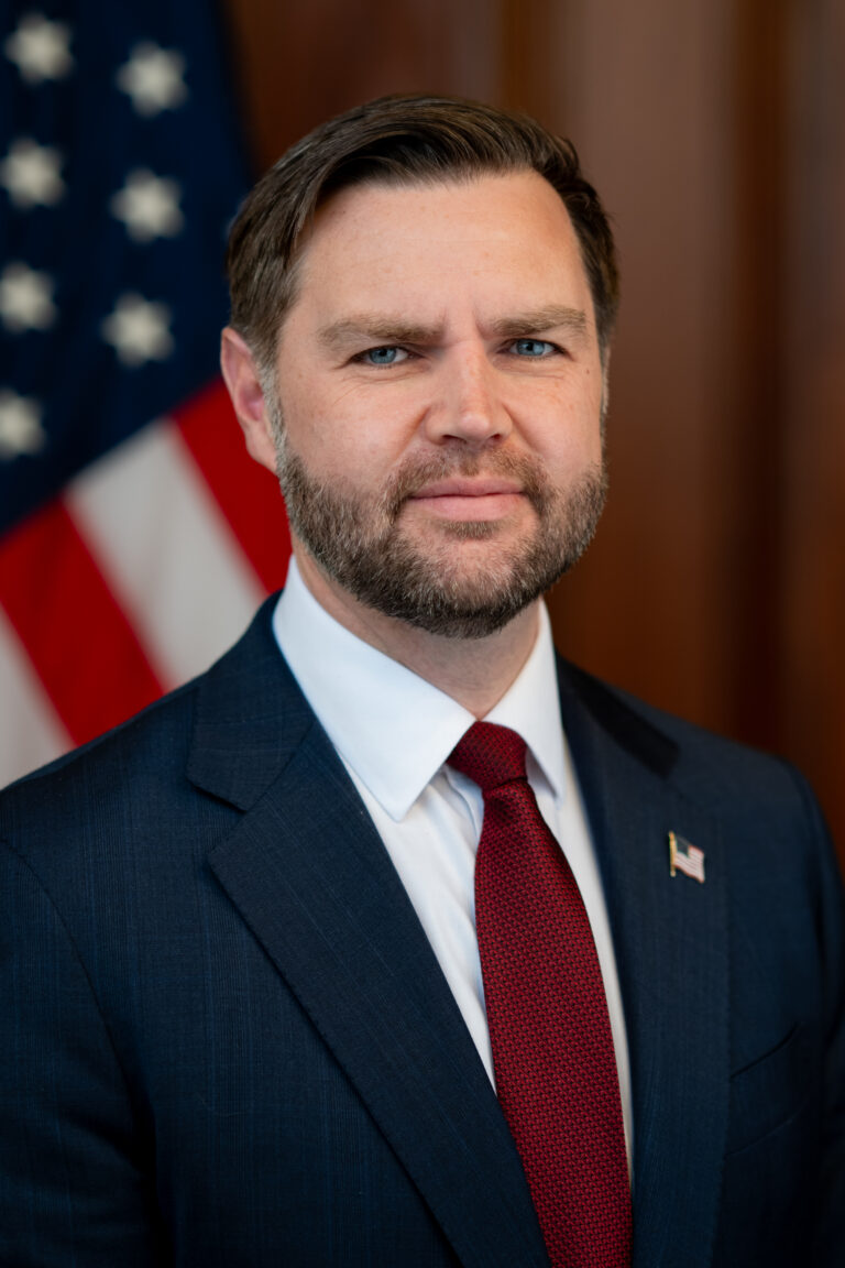 El anuncio con la madre de su rival divide a los republicanos y sacude la carrera por la gobernación de Ohio