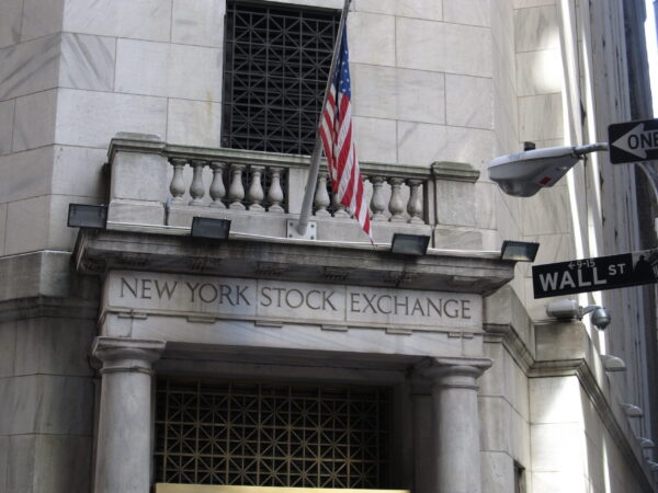 El Nasdaq-100, en camino de borrar alrededor de un billón de dólares en un solo día por el miedo a la IA