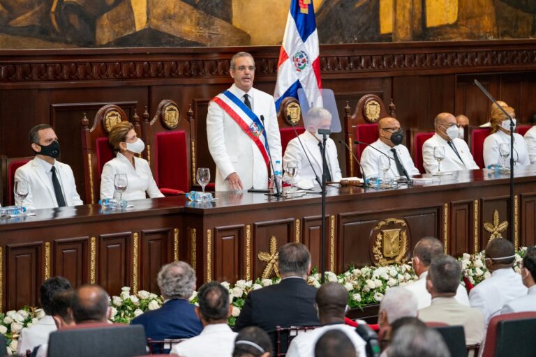 Abinader: obras por RD$31.109 millones contratadas con fondos de la renegociación de Aerodom