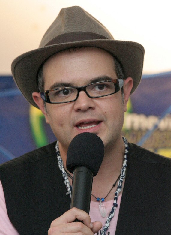 VIDEO: Aleks Syntek anuncia para hoy un video en YouTube sobre su crisis del 15 de septiembre