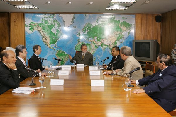 Brasil decide el 25 de octubre: Lula y Flávio Bolsonaro en empate técnico