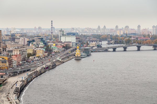 Misiles sobre Kiev dejan un muerto y varios heridos y golpean el Puente Sur