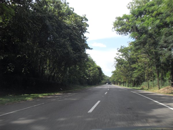 Hallan muerto a tiros a un hombre junto a una motocicleta en la autopista Duarte, en La Vega