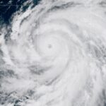 Huracán Simón se dirige a Jalisco y Colima; podría alcanzar categoría 3 o 4 este fin de semana