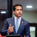 Senador Omar Fernández es ingresado en un centro médico por agotamiento físico