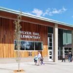 Tiroteo en escuela primaria de Oregón deja tres niños y un maestro muertos