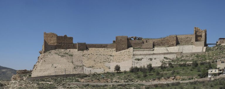 Tiroteo en un funeral en una iglesia de Jordania deja siete muertos y 40 heridos