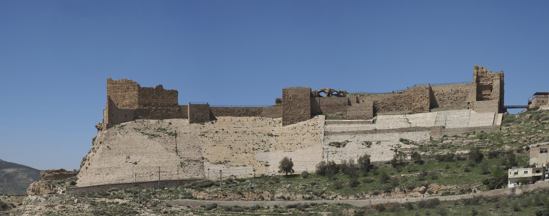 tiroteo-en-un-funeral-en-una-iglesia-de-jordania-deja-siete-muertos-y-40-heridos