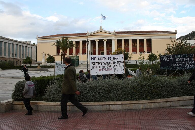 Huelga de docentes y protestas en más de 50 ciudades de Grecia por salarios y vivienda asequible