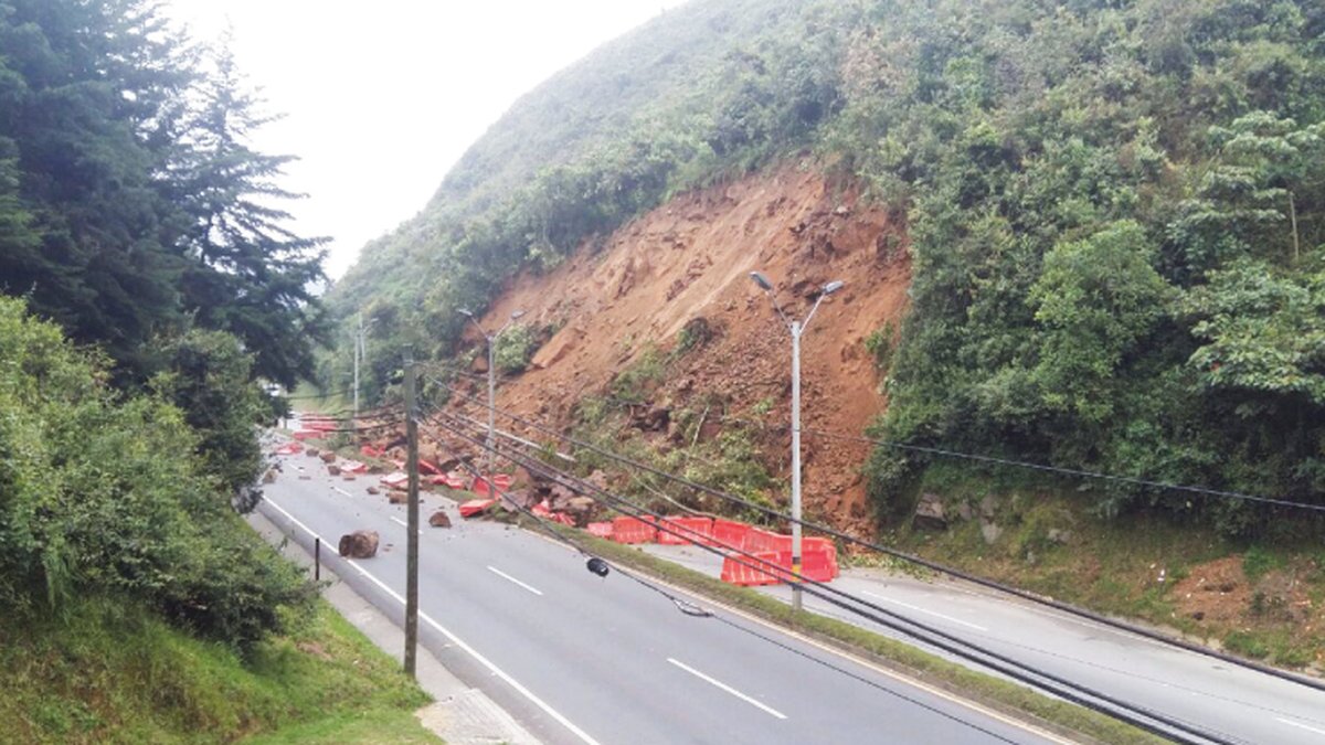 Desprendimiento de rocas en la vía Medellín–Salgar deja cuatro muertos y tres heridos