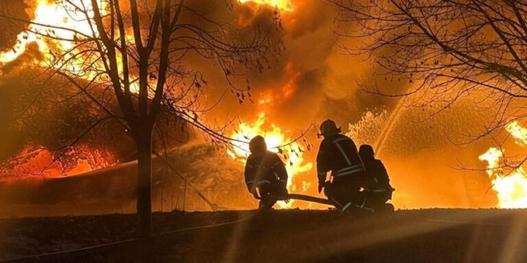 Ucrania desafía a Trump y lanza uno de sus mayores ataques con drones contra Rusia este año