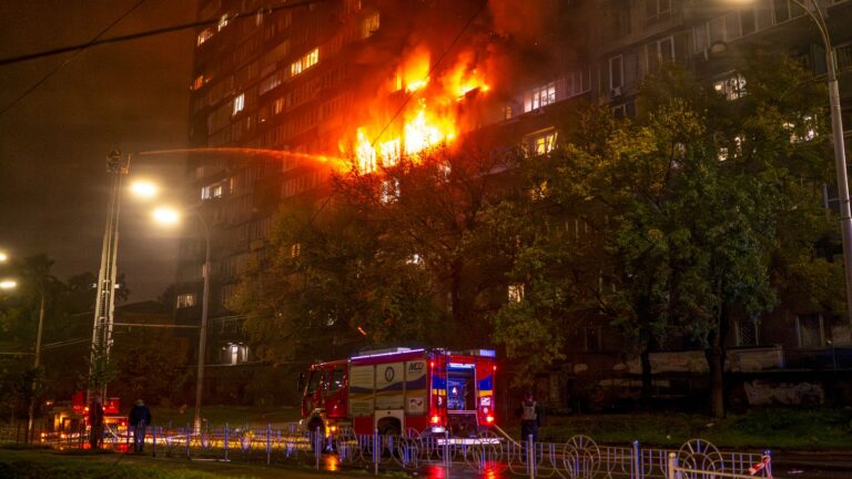 Rusia deja sin electricidad a más de medio millón de familias en Ucrania tras un ataque masivo